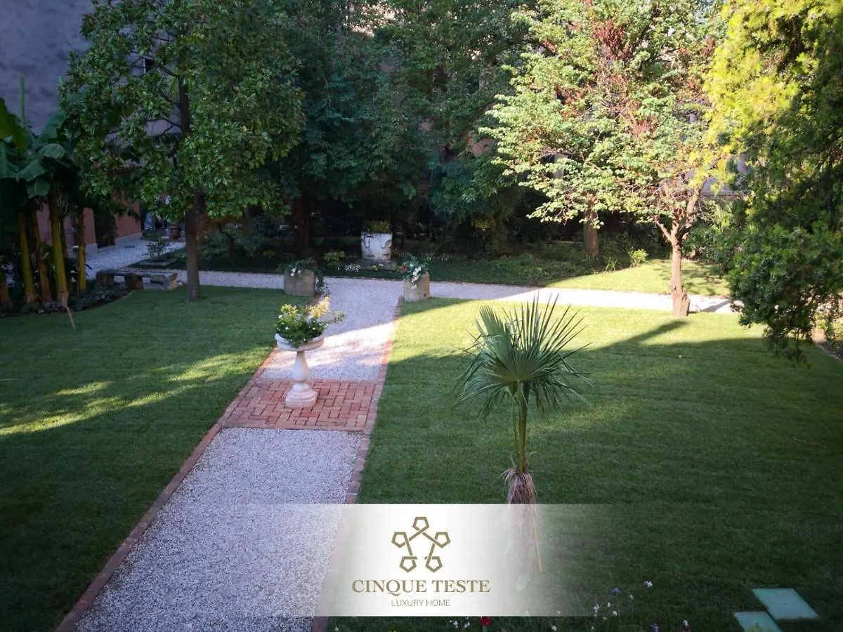 Cinqueteste Luxury Home Venice Guest house